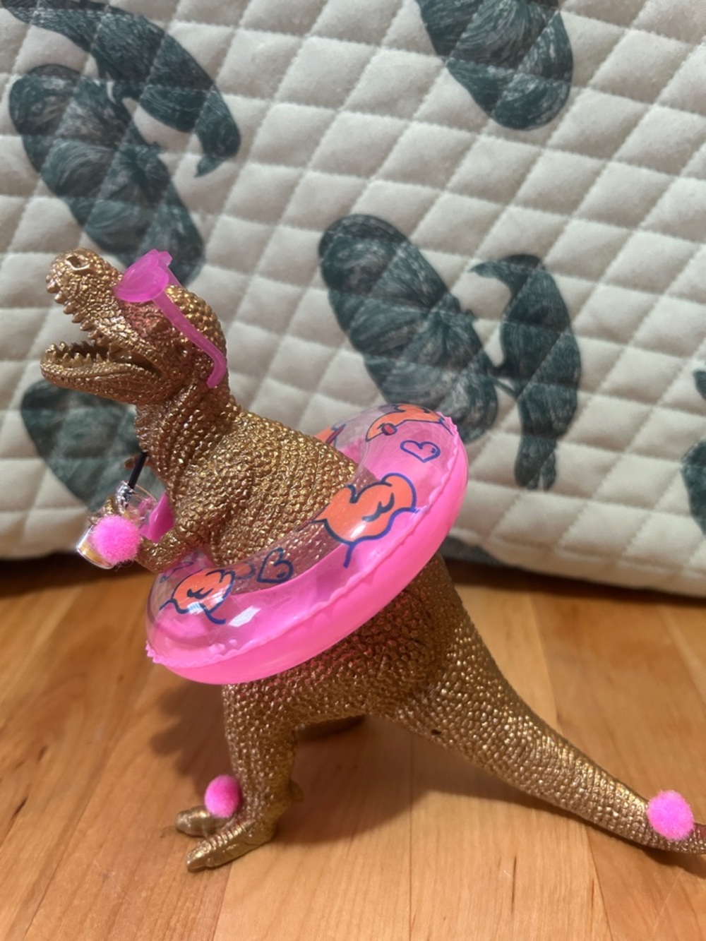 Upcycled beach dinosaur figurine - Picture 2 of 5
